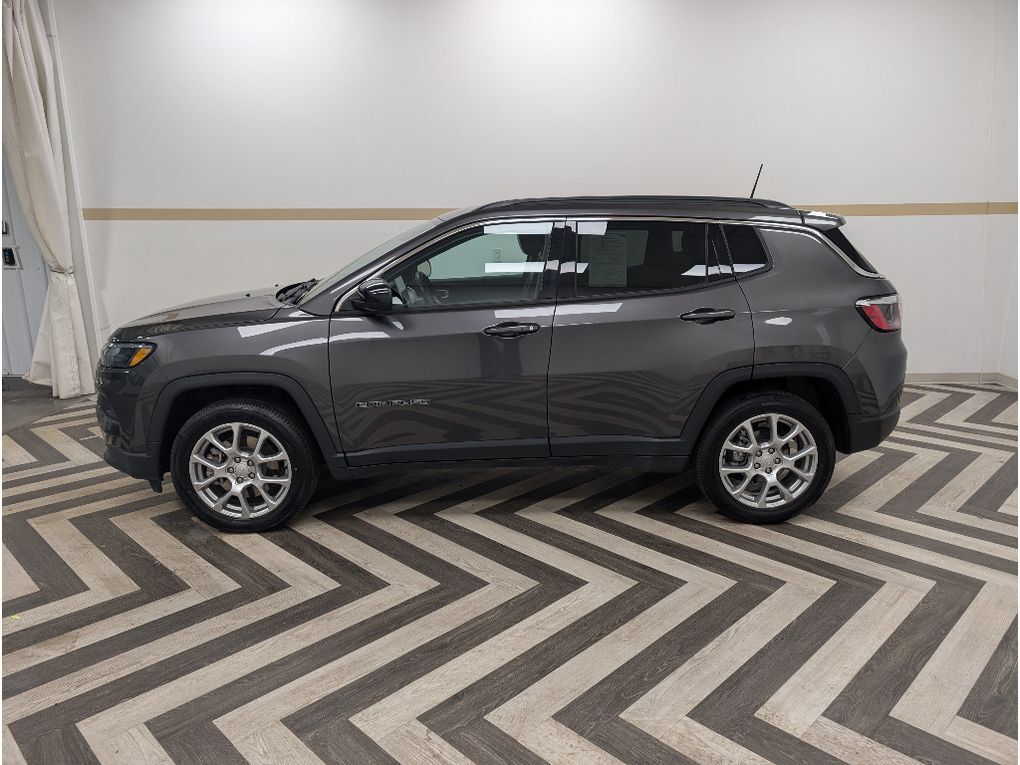 2023 Jeep Compass Latitude Lux Gasoline