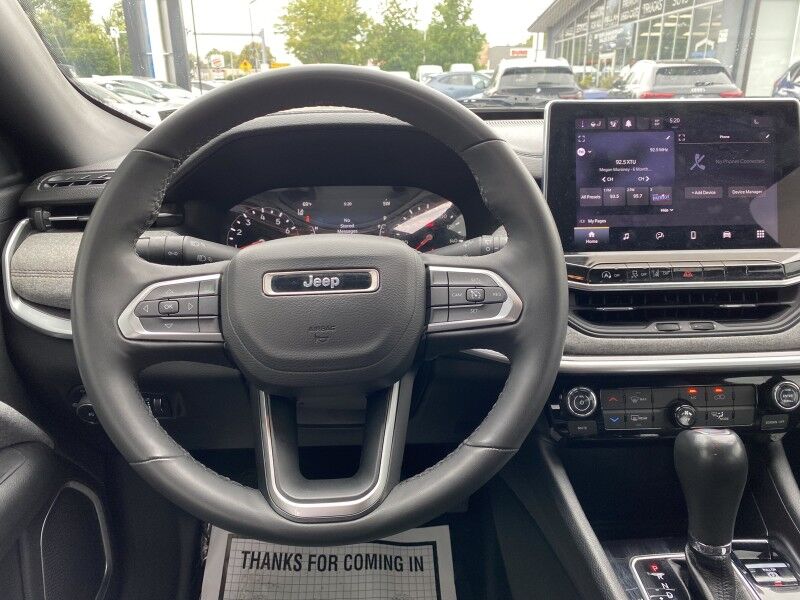 2023 Jeep Compass Latitude Lux
