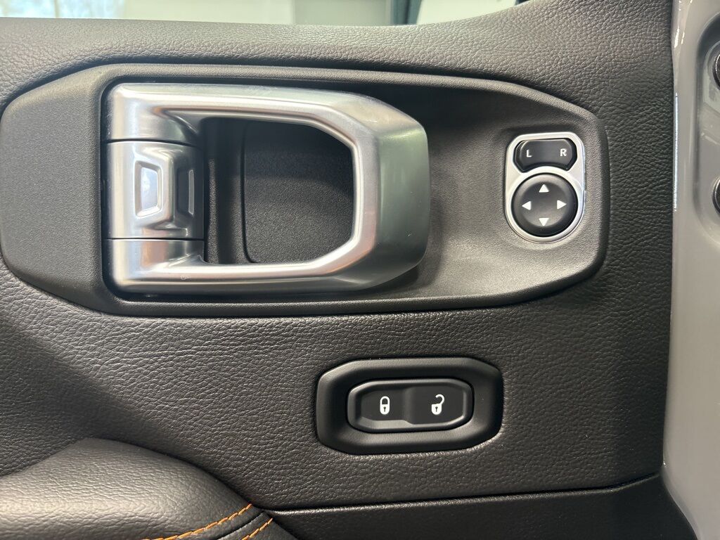 2023 Jeep Gladiator 4x4 Crew Cab Mojave Minocqua WI