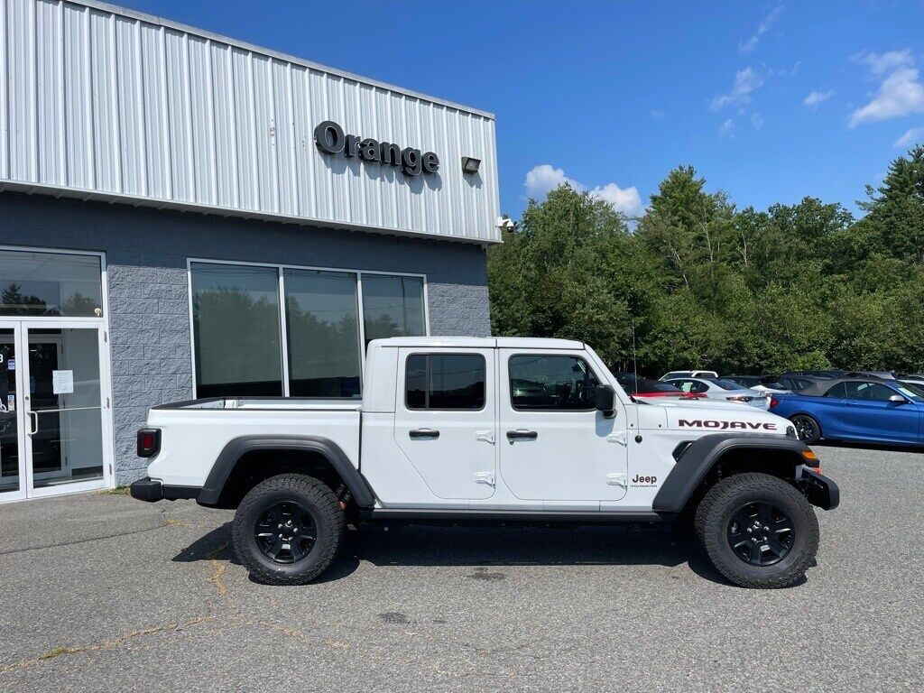 2023 Jeep Gladiator MOJAVE 4X4 Orange MA