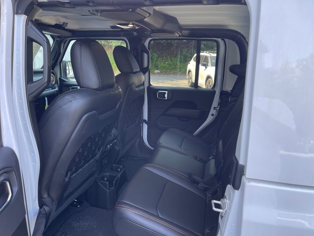 2023 Jeep Gladiator MOJAVE 4X4 Orange MA