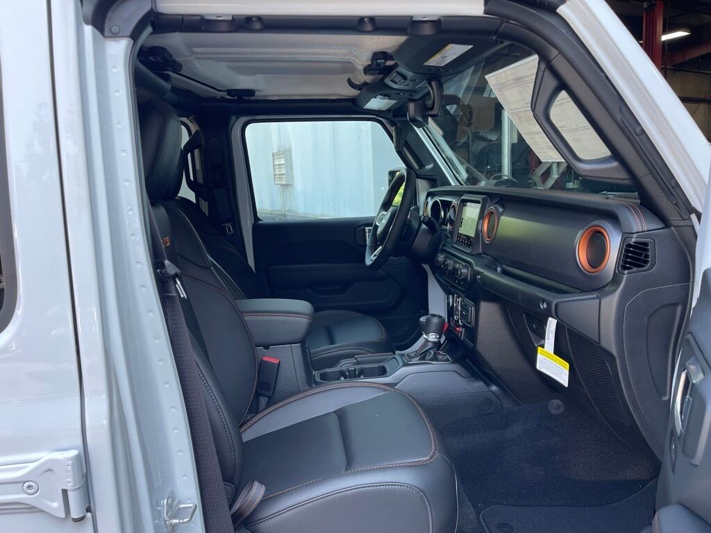2023 Jeep Gladiator MOJAVE 4X4 Orange MA