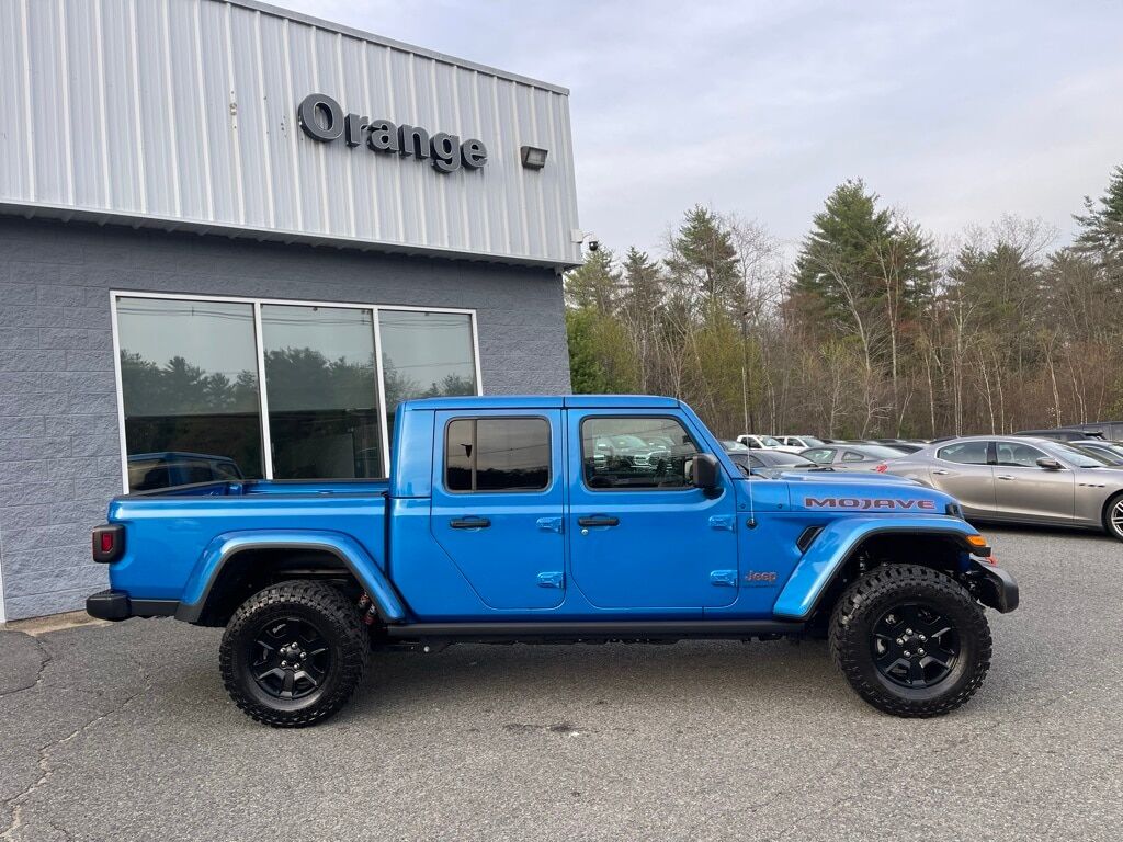 2023 Jeep Gladiator MOJAVE 4X4 Orange MA