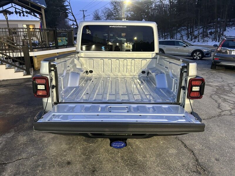 2023 Jeep Gladiator Mojave - 1-OWNER - ONLY 7K MILES Whitinsville MA