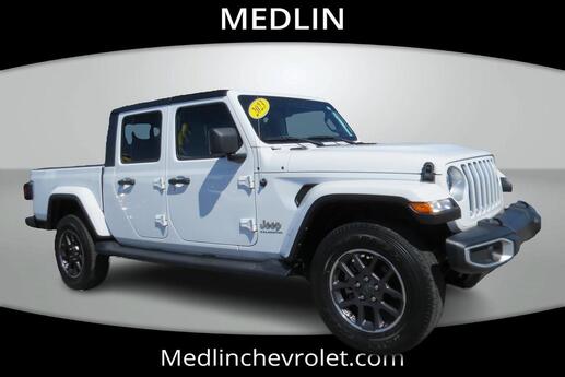 2023 Jeep Gladiator Overland Wilson NC