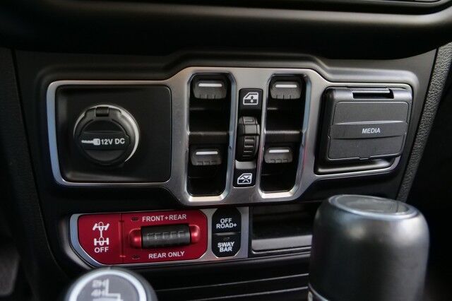 2023 Jeep Gladiator Rubicon 4X4 / Heated Leather Seats / Truck Cap! High Point NC