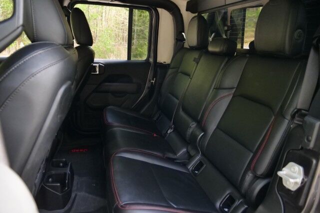 2023 Jeep Gladiator Rubicon 4X4 / Heated Leather Seats / Truck Cap! High Point NC