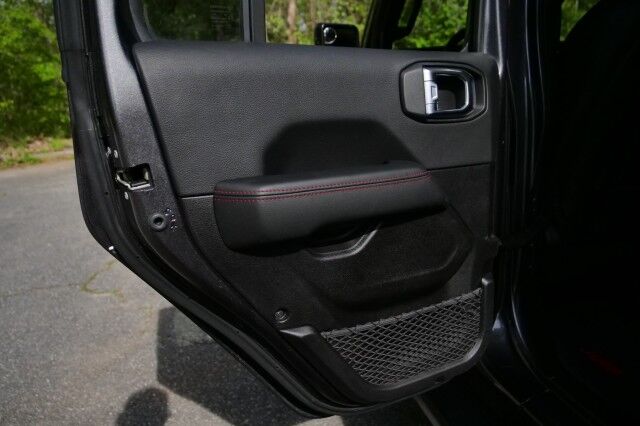 2023 Jeep Gladiator Rubicon 4X4 / Heated Leather Seats / Truck Cap! High Point NC