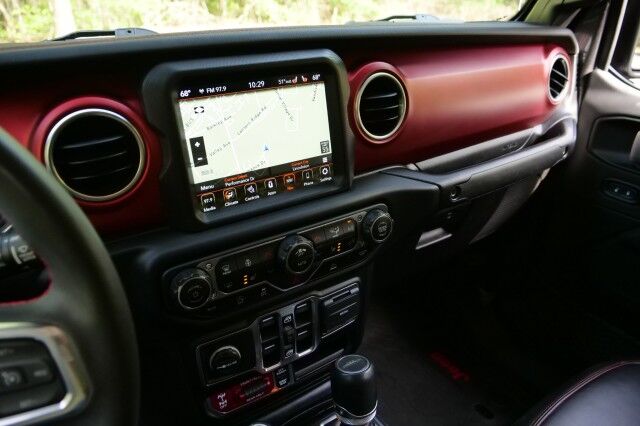 2023 Jeep Gladiator Rubicon 4X4 / Heated Leather Seats / Truck Cap! High Point NC