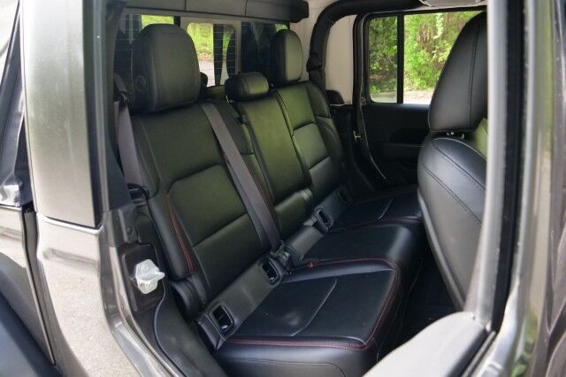 2023 Jeep Gladiator Rubicon 4X4 / Heated Leather Seats / Truck Cap! High Point NC