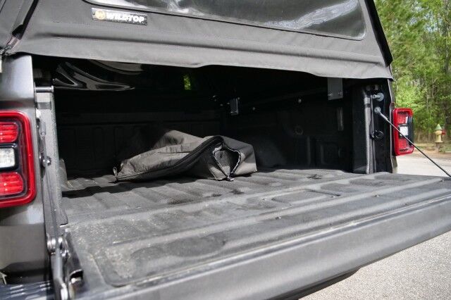 2023 Jeep Gladiator Rubicon 4X4 / Heated Leather Seats / Truck Cap! High Point NC