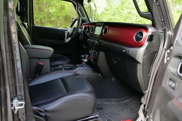 2023 Jeep Gladiator Rubicon 4X4 / Heated Leather Seats / Truck Cap! High Point NC