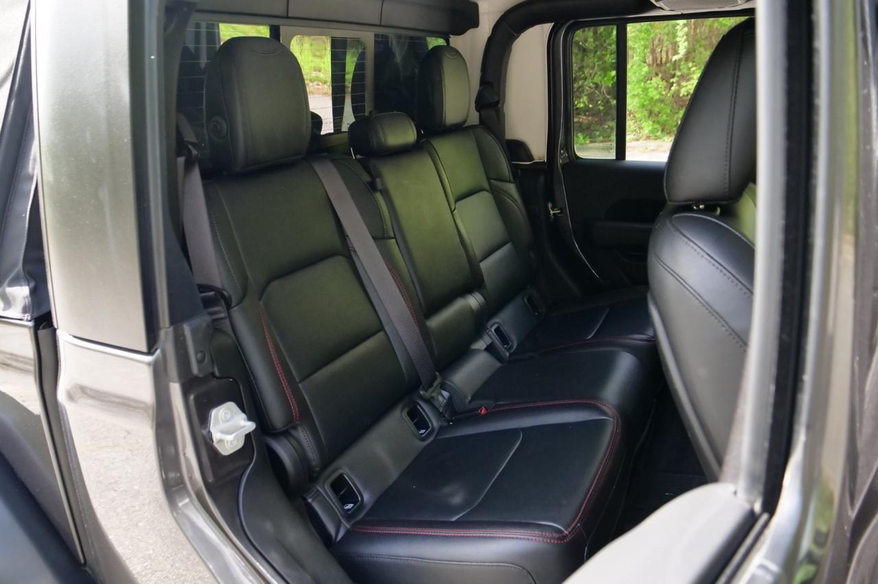 2023 Jeep Gladiator Rubicon 4X4 / Heated Leather Seats / Truck Cap! Lincolnton NC