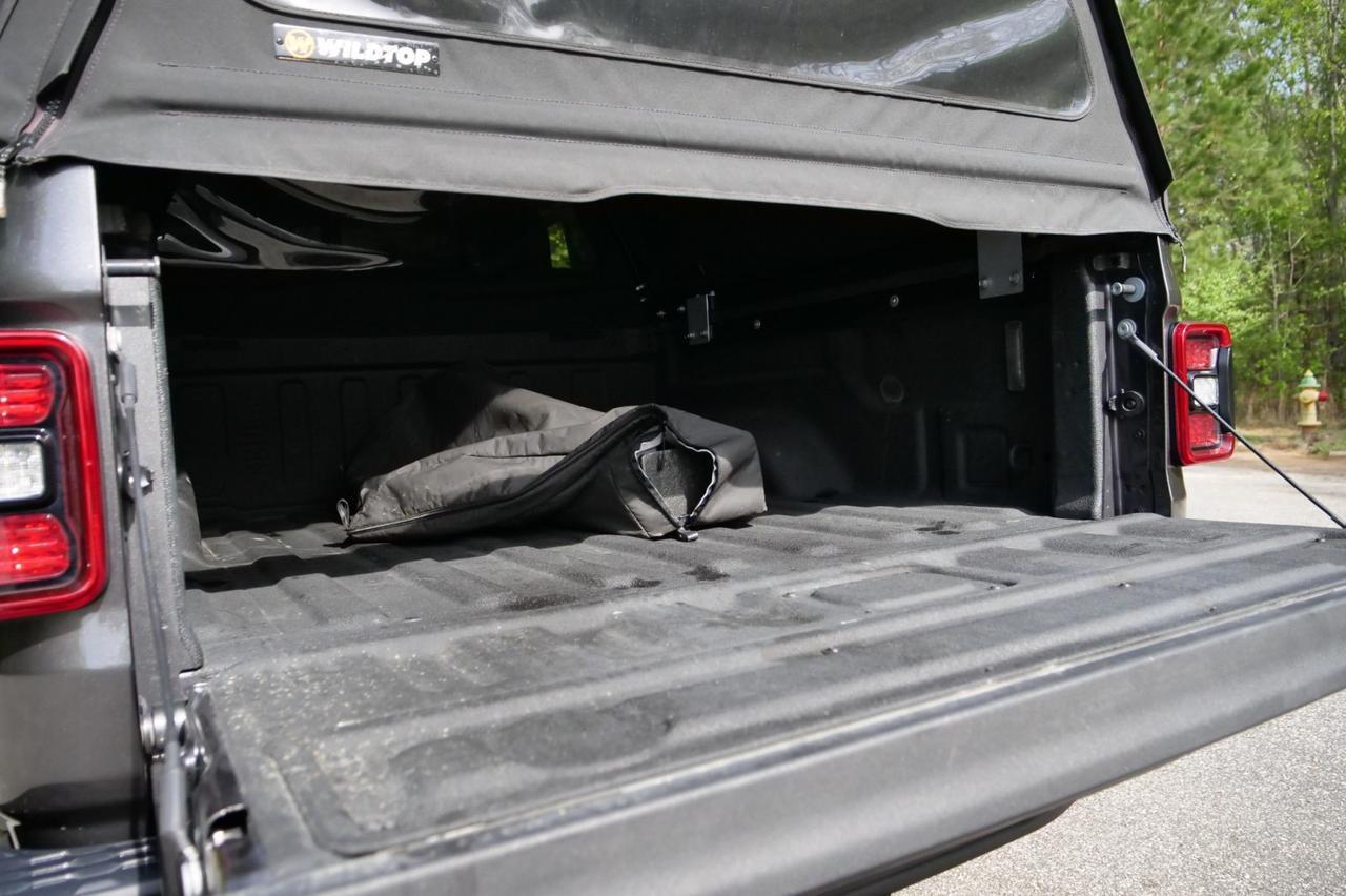 2023 Jeep Gladiator Rubicon 4X4 / Heated Leather Seats / Truck Cap! Lincolnton NC