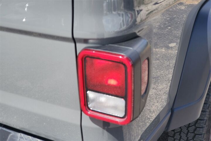 2023 Jeep Gladiator Sport  TX