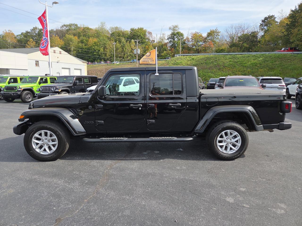 2023 Jeep Gladiator Sport S Hamburg PA