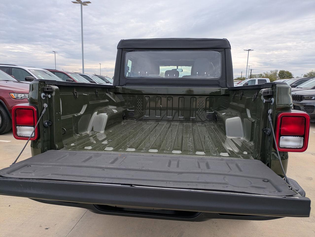 2023 Jeep Gladiator Sport Castroville TX