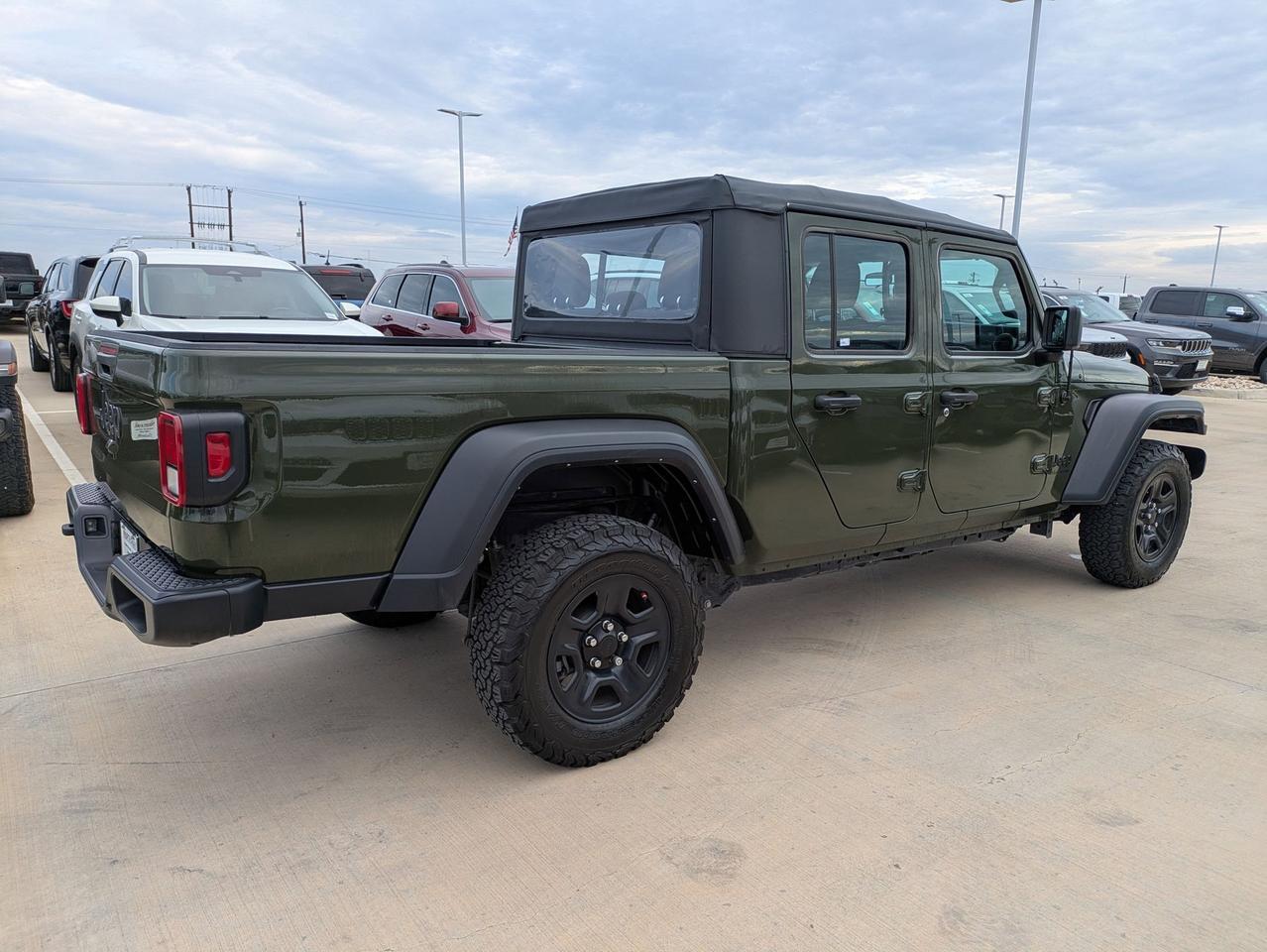 2023 Jeep Gladiator Sport