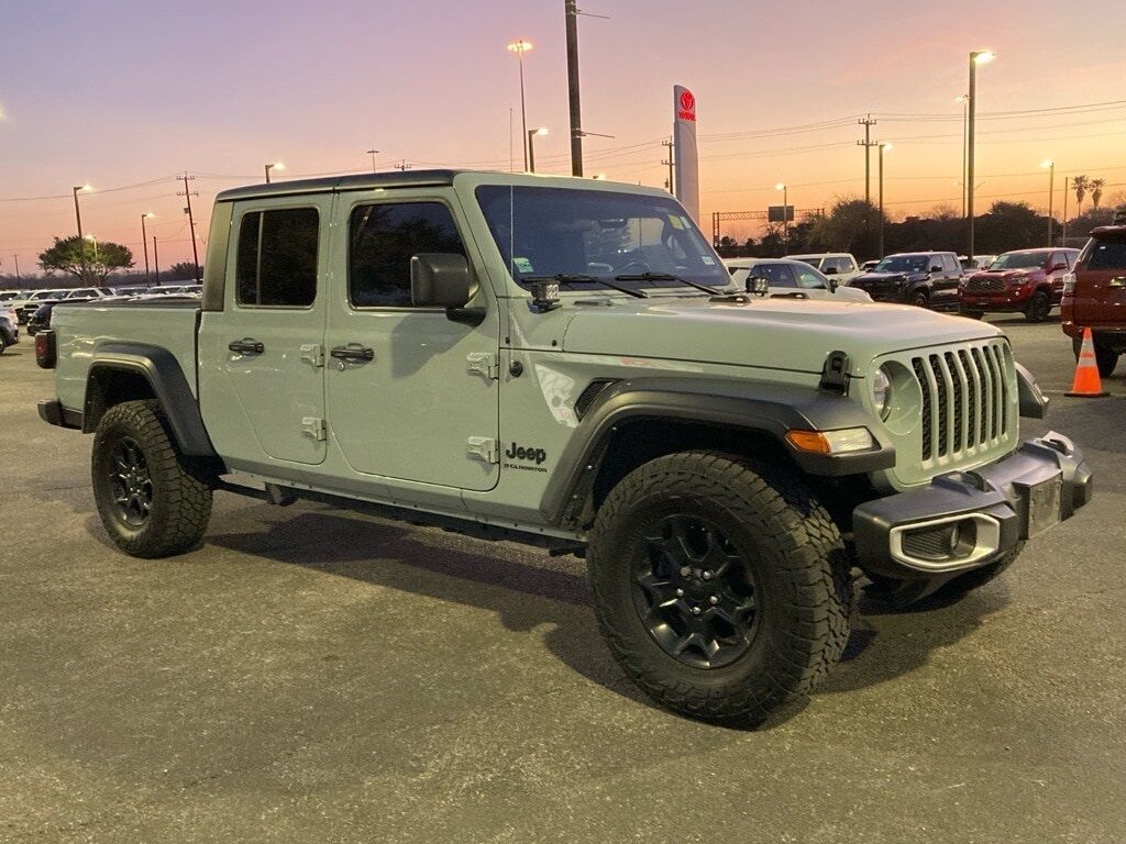 2023 Jeep Gladiator Sport