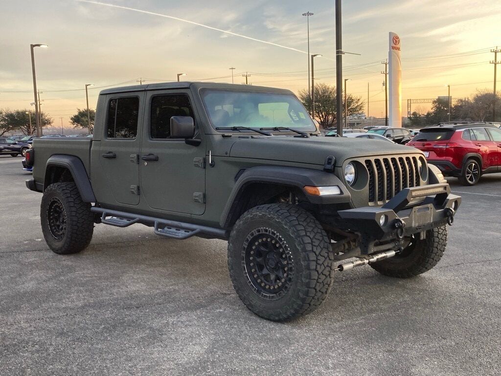 2023 Jeep Gladiator Sport