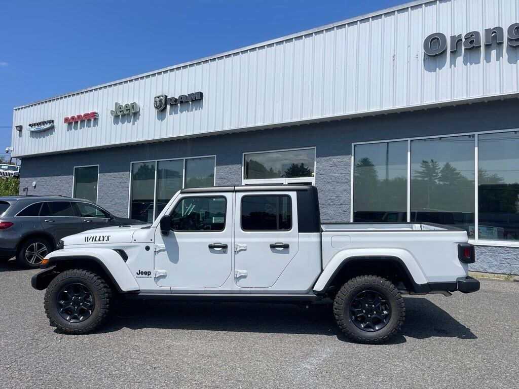 2023 Jeep Gladiator WILLYS 4X4 Orange MA
