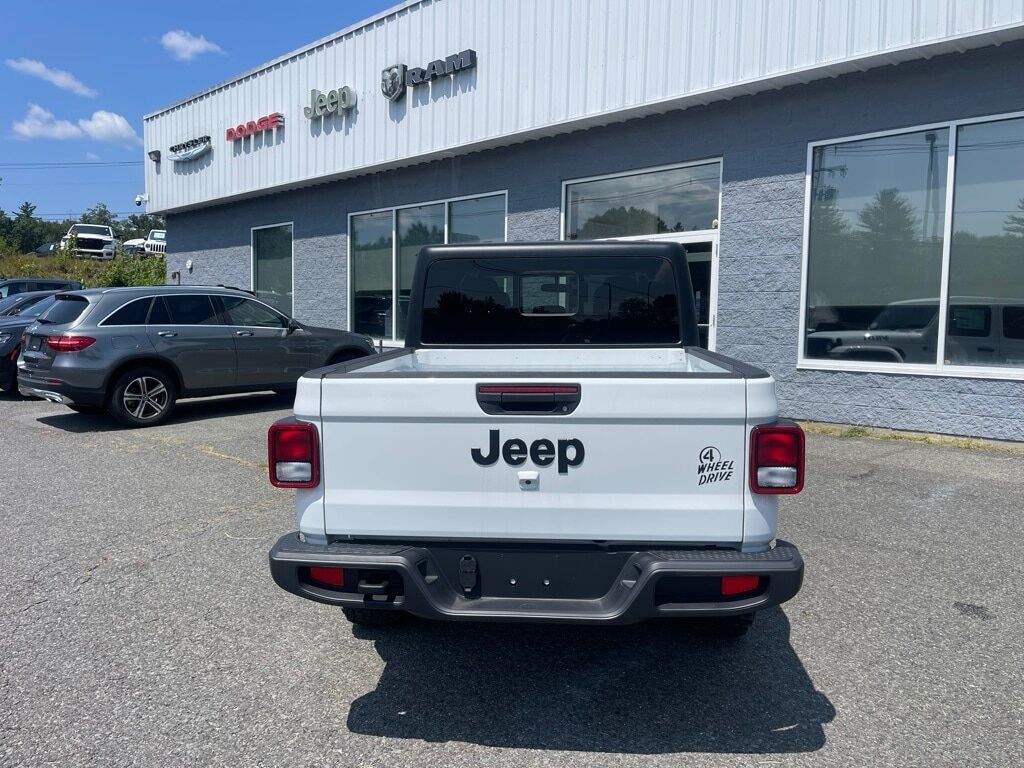 2023 Jeep Gladiator WILLYS 4X4 Orange MA