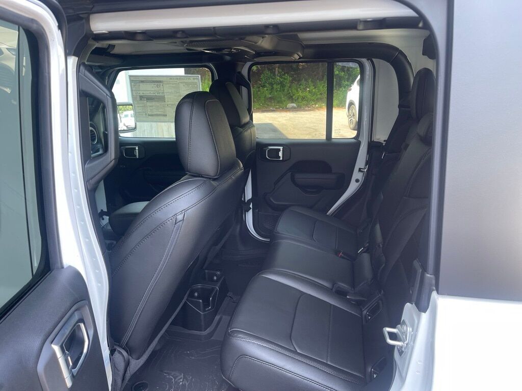 2023 Jeep Gladiator WILLYS 4X4 Orange MA