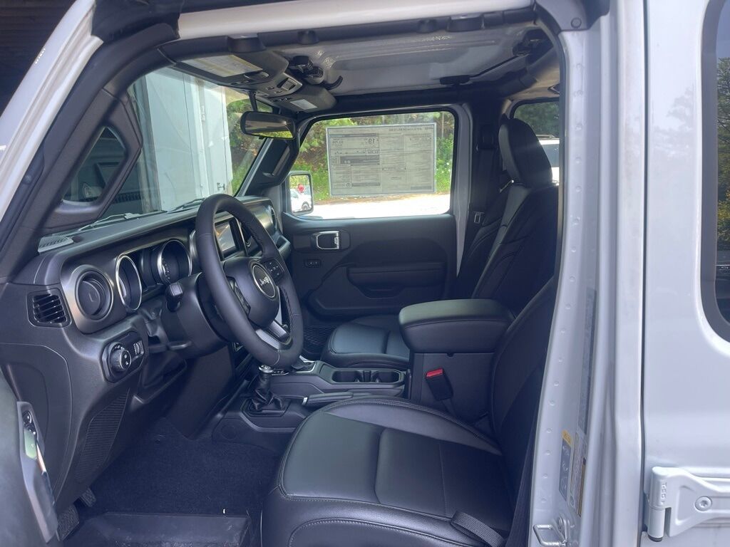 2023 Jeep Gladiator Willys Orange MA