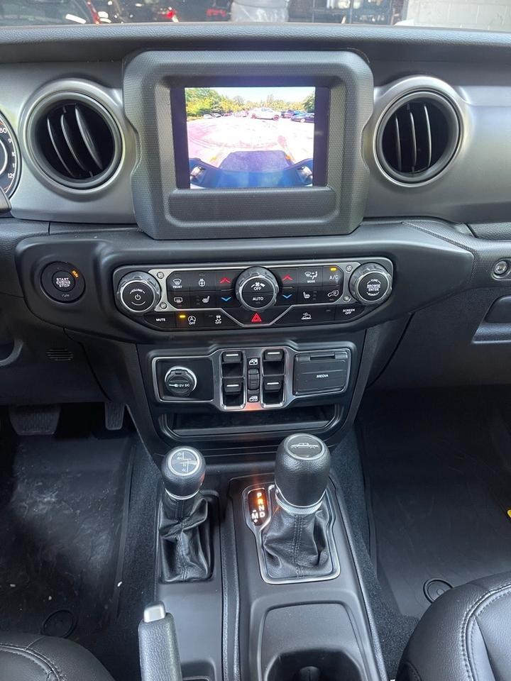 2023 Jeep Gladiator Willys Orange MA