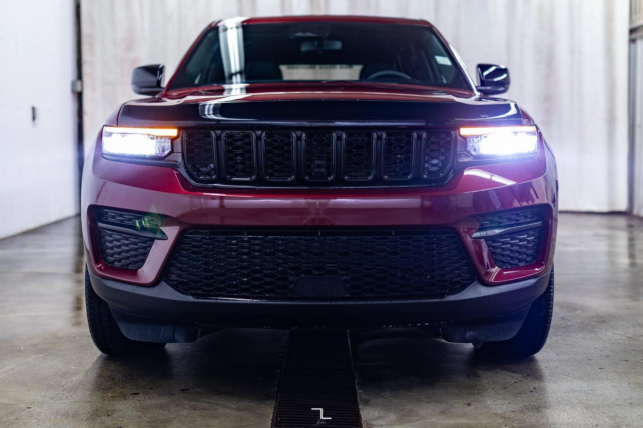 2023 Jeep Grand Cherokee 4x4 Altitude PSeat BCam Red Deer AB