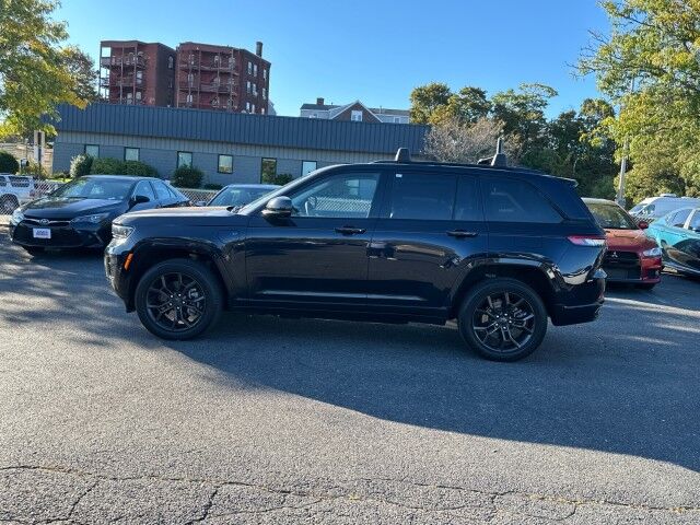 2023 Jeep Cherokee 80th Anniversary Edition photo 4