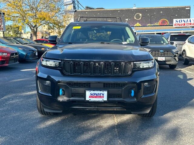 2023 Jeep Cherokee 80th Anniversary Edition photo 2