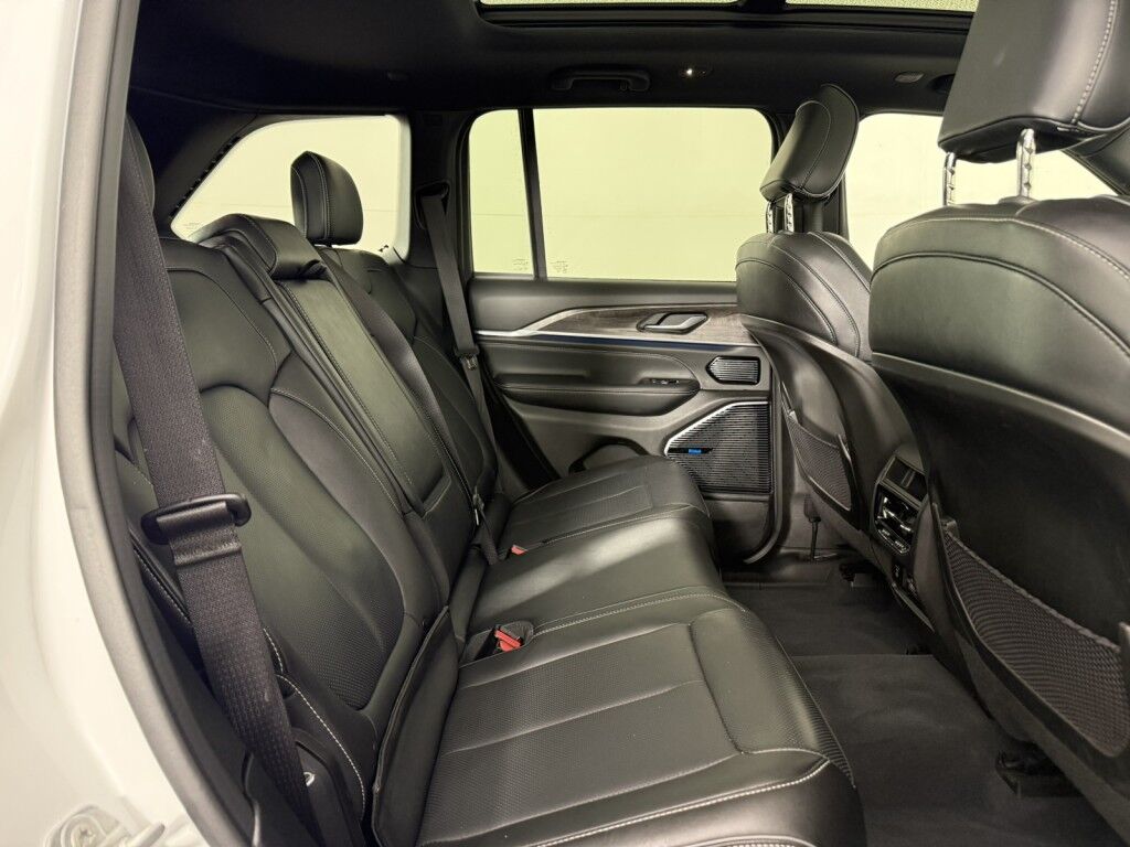 2023 Jeep Grand Cherokee 4xe Overland 4x4 w/Pass. Interactive Display Maumee OH