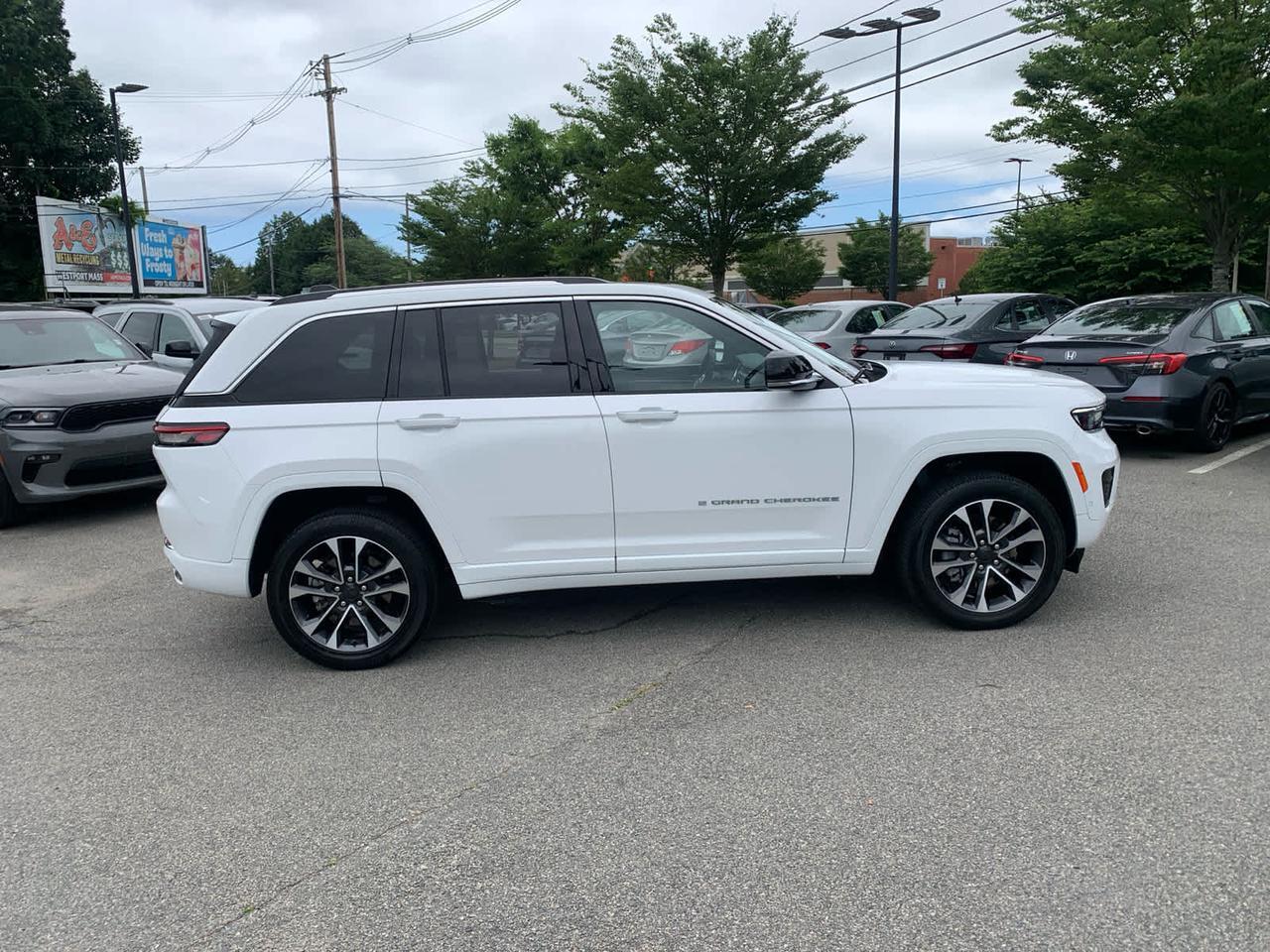 2023 Jeep Grand Cherokee 4xe Overland Dartmouth MA