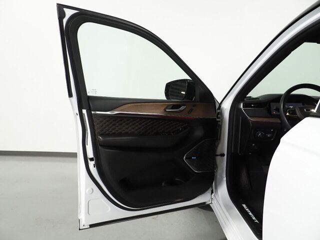 2023 Jeep Grand Cherokee 4xe Summit *ADVANCED PROTECH GROUP, HEADS-UP DISPLAY, NAVIGATION, ADAPTIVE CRUISE, SAFETY ALERTS, 360 CAMERAS, PANO MOONROOF, LEATHER, CLIMATE/MASSAGE SEATS, MCINTOSH AUDIO Round Rock TX