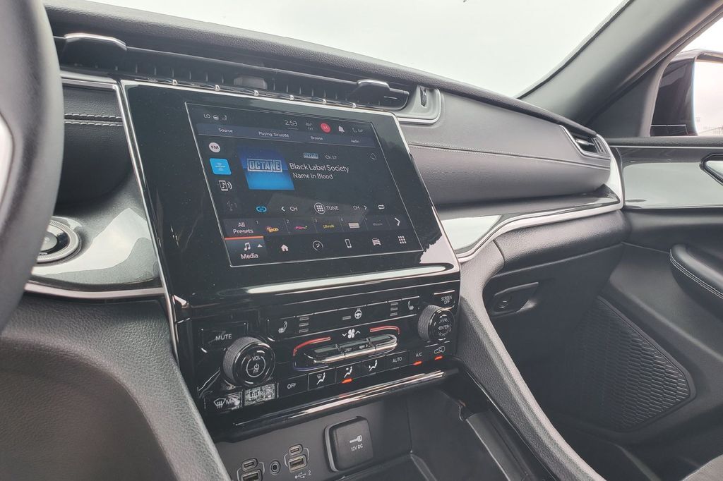 2023 Jeep Grand Cherokee Altitude Hondo TX