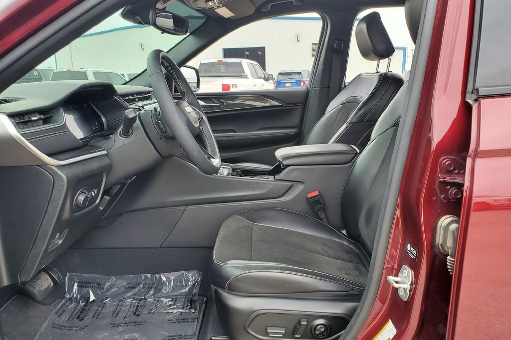 2023 Jeep Grand Cherokee Altitude Hondo TX