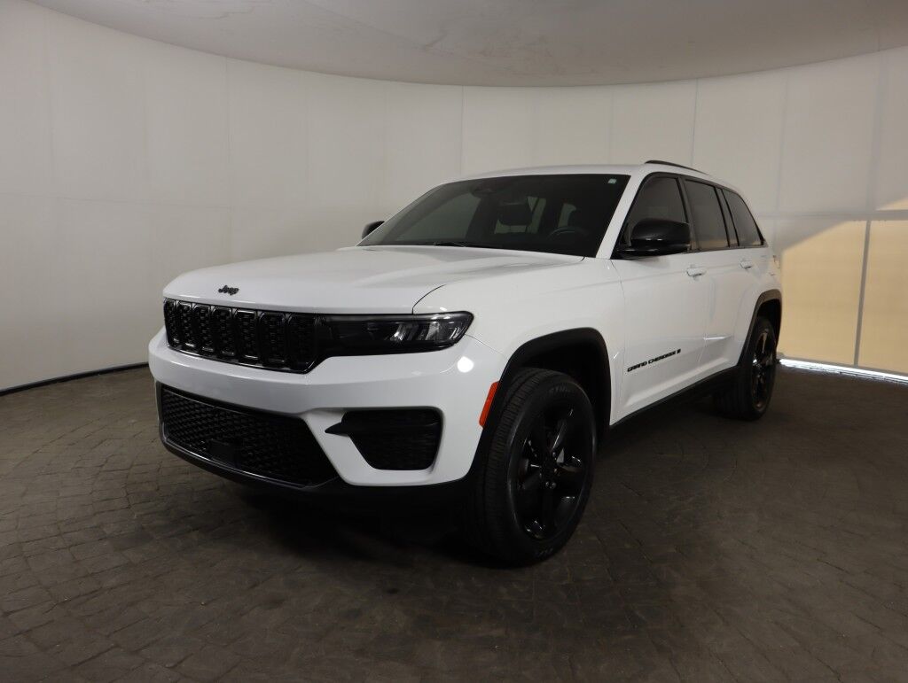 2023 Jeep Grand Cherokee Altitude 4x4 w/Sunroof Maumee OH