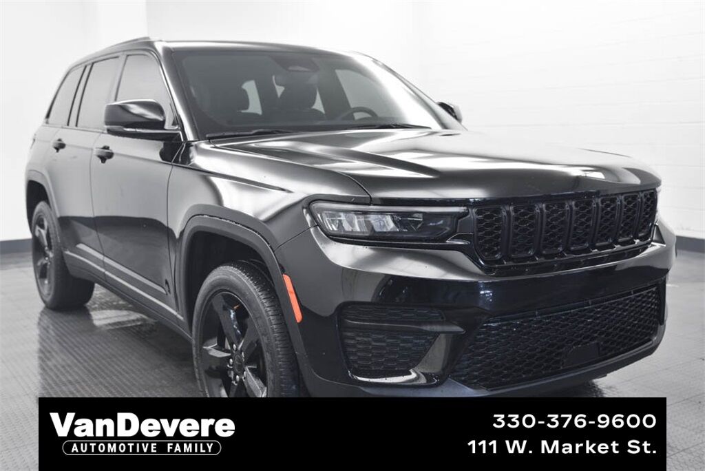 Used 2023 Jeep Grand Cherokee Altitude 4WD