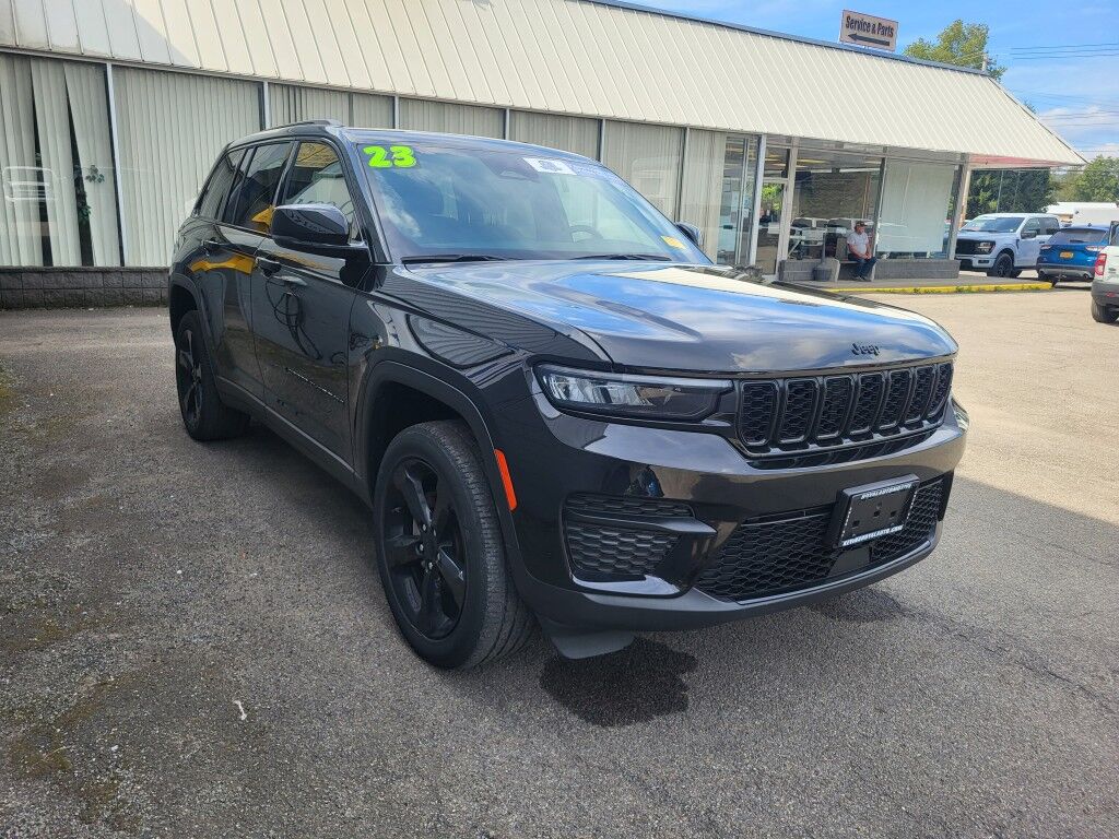 2023 Jeep Grand Cherokee Altitude Owego NY
