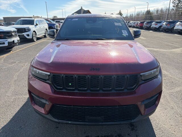2023 Jeep Grand Cherokee Altitude Pine River MN