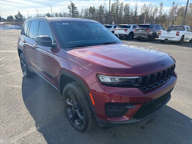 2023 Jeep Grand Cherokee Altitude Pine River MN