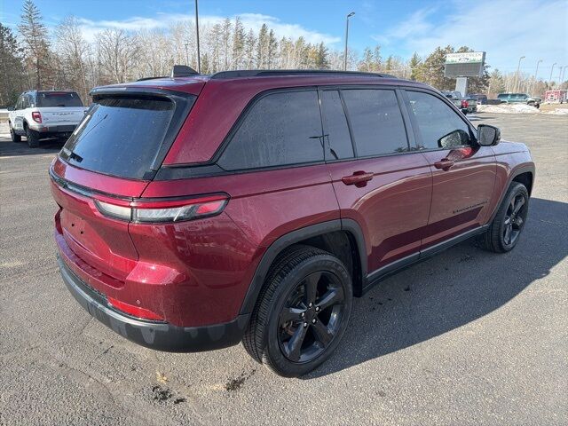 2023 Jeep Grand Cherokee Altitude Pine River MN