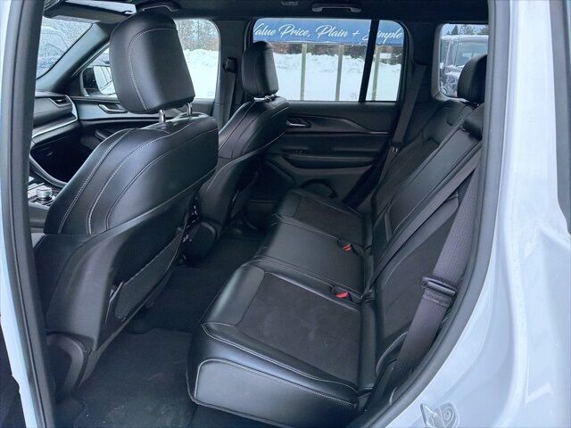 2023 Jeep Grand Cherokee Altitude Pine River MN