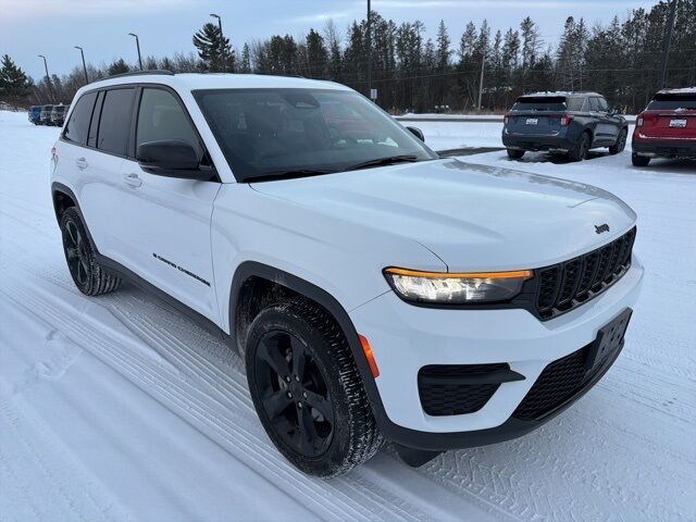 2023 Jeep Grand Cherokee Altitude Pine River MN