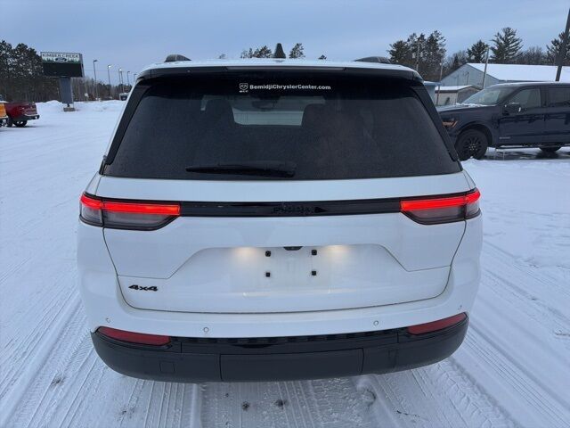 2023 Jeep Grand Cherokee Altitude Pine River MN