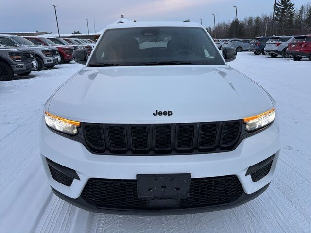 2023 Jeep Grand Cherokee Altitude Pine River MN