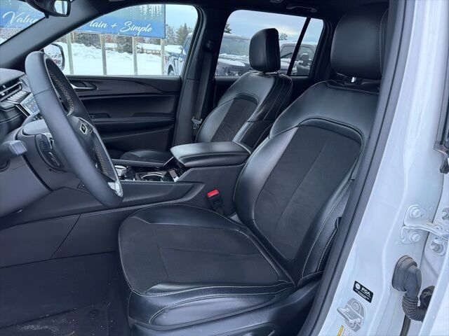 2023 Jeep Grand Cherokee Altitude Pine River MN