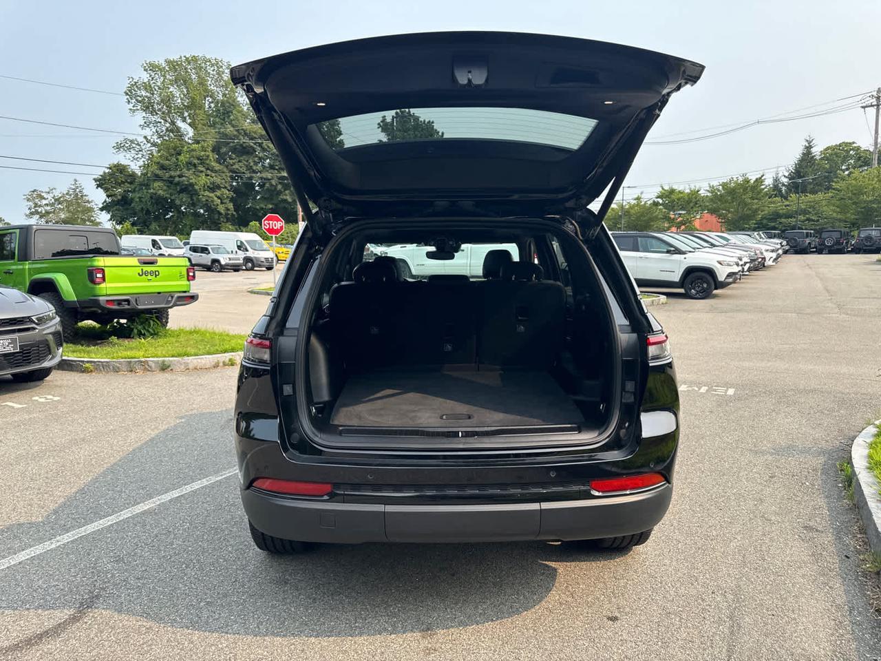 2023 Jeep Grand Cherokee Altitude Dartmouth MA