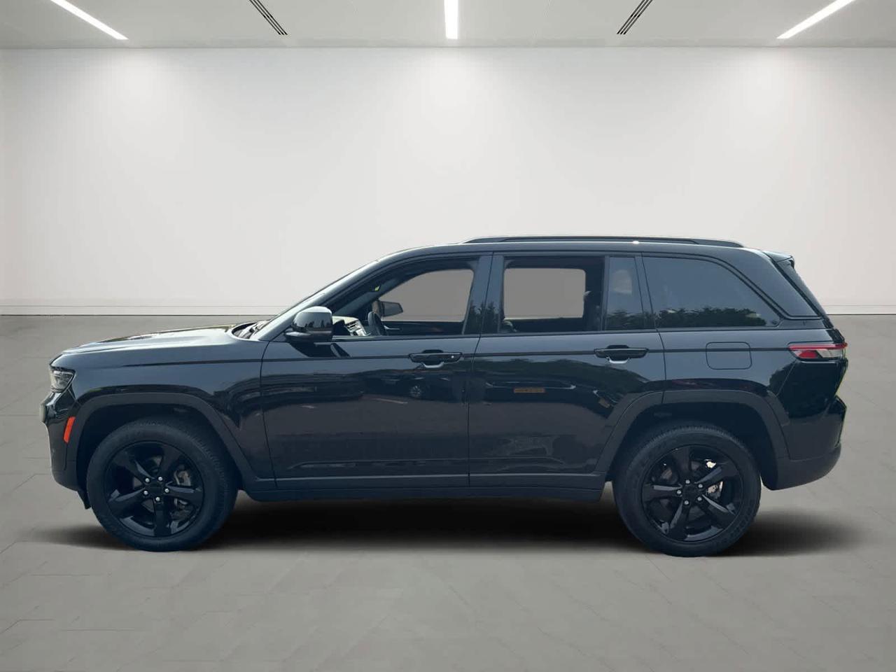 2023 Jeep Grand Cherokee Altitude Dartmouth MA